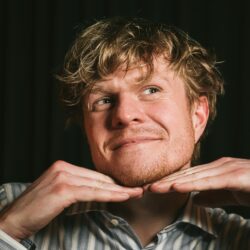 book kontakt Victor Lander Recommended artist