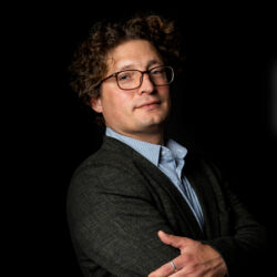 book kontakt adam aldridge