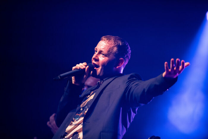 book kontakt beach boyz