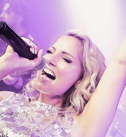 book kontakt ugler i mosen