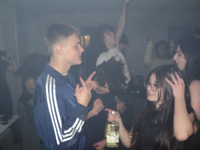 2F007203-B499-4BAF-A027-8C910494C70F-700x525 Single artist gallery