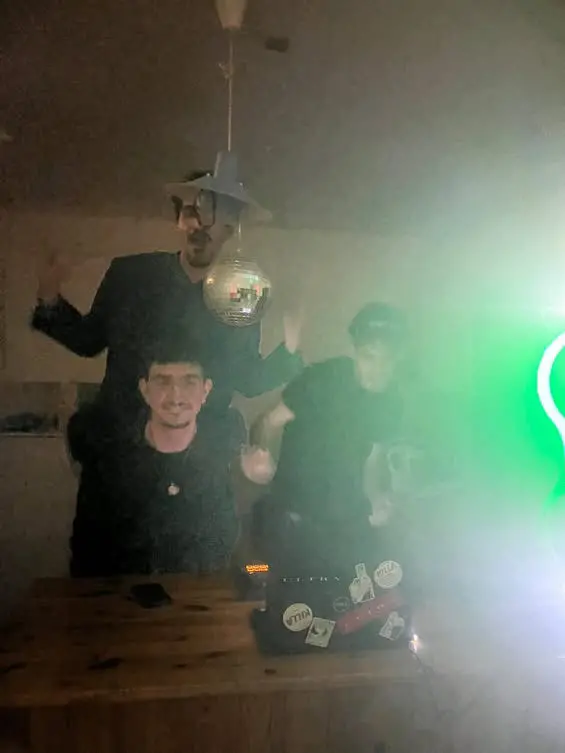 A79CB9EA-258F-4C26-B01F-4634BFCB6234 Single artist gallery