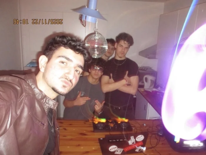 IMG_2340-700x525 Single artist gallery