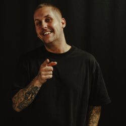 book kontakt mikkel with Recommended artist